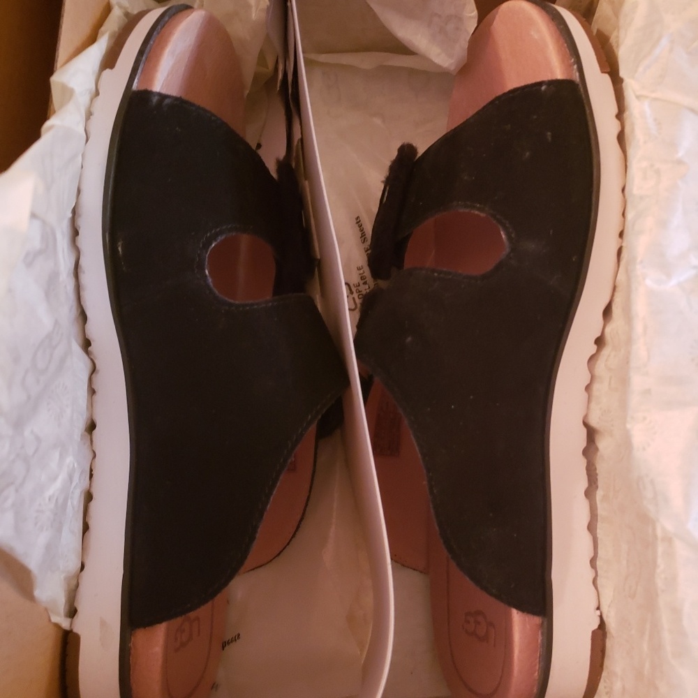 Women's Uggs Sandles - Picture 5 of 9